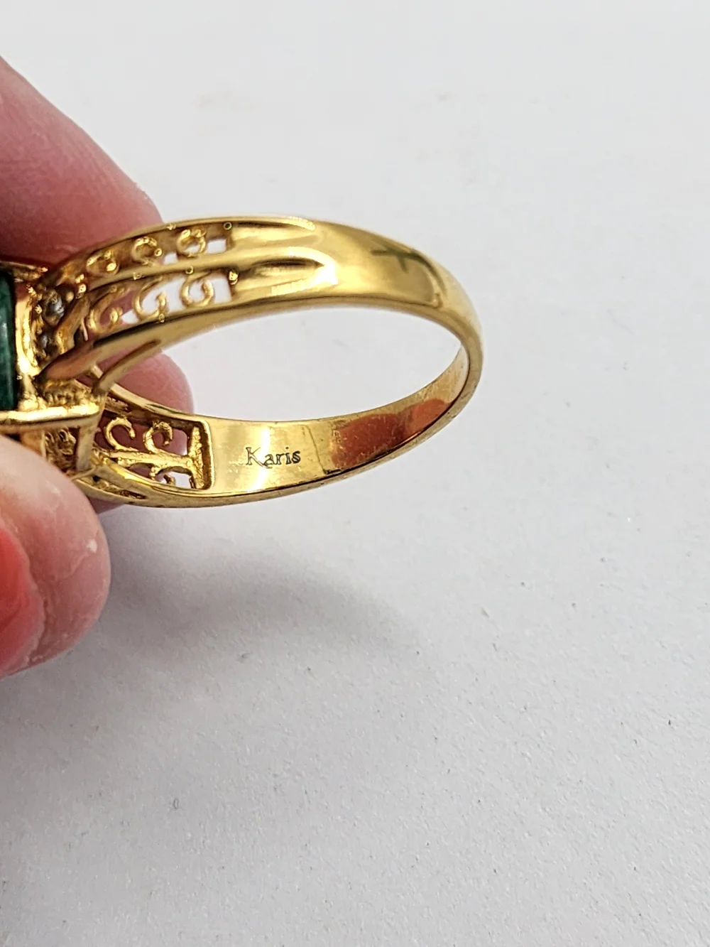 Karis Brand Goldtone Ornate Filigree Ring Oval Green Cabochon Stone Size 9